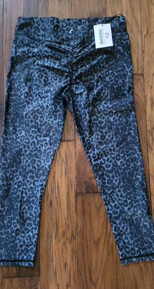 Leopard Print Women's Leggings - Picture 5 of 8